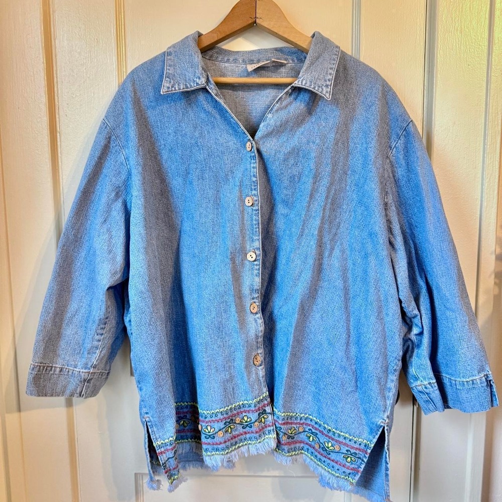 Vintage 90s y2k Blue denim jacket with button-up Size L